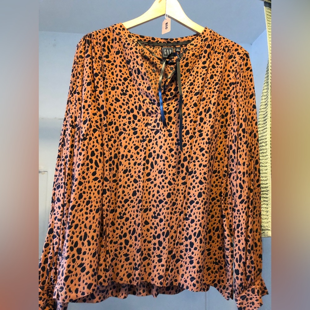 💚 3 for $30 💚 GAP Animal Print Blouse